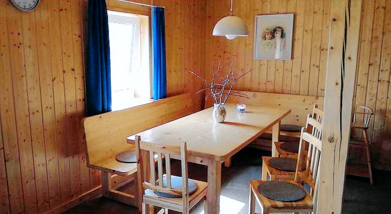 Lodge with yard, barbeque & terrace | Dogs allowed — photo 5