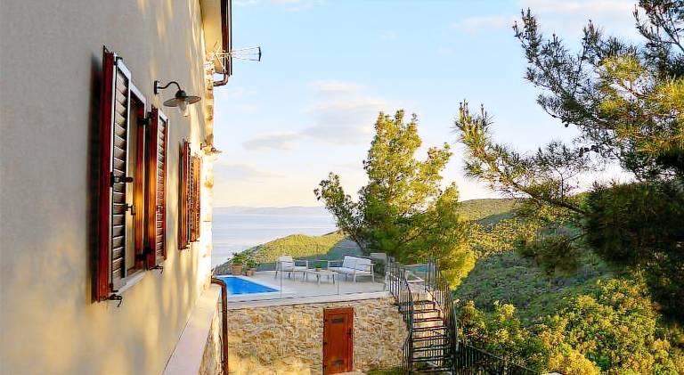 Villa with pool — photo 5