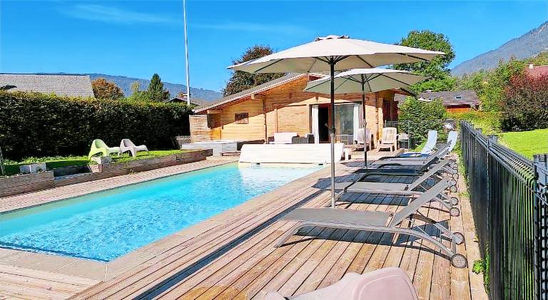 Nice serviced apartment with hot tub, yard & patio | Dogs allowed — photo 5
