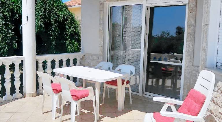 House with jacuzzi & patio in Umag