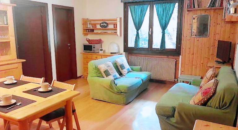 Holiday apartment with yard in Pinzolo