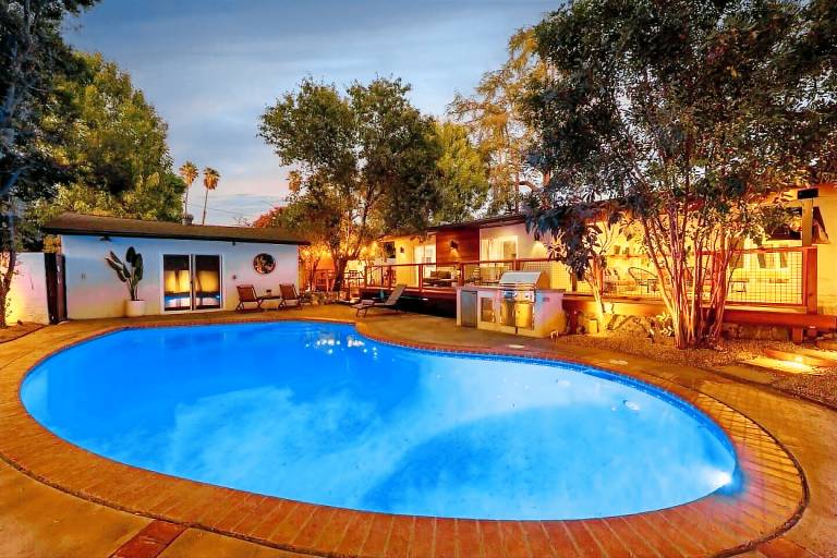 Villa  West Hills