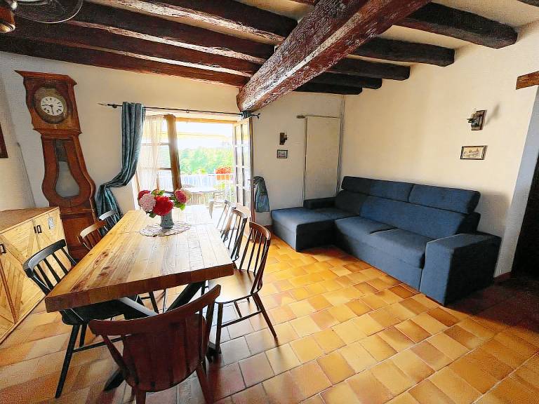 Cottage with garden — photo 2