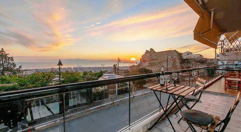 Holiday apartment with patio | Next to Arch of Galerius and Rotunda in Thessaloniki