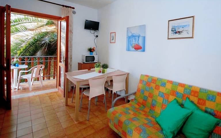 Rental apartment with terrace & pool | Garden view — photo 3