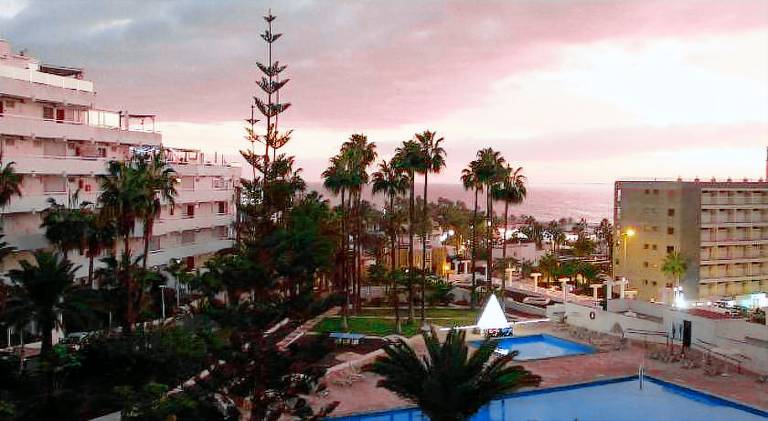 Holiday apartment with private pool & patio | Next to the beach | Dogs allowed — photo 3