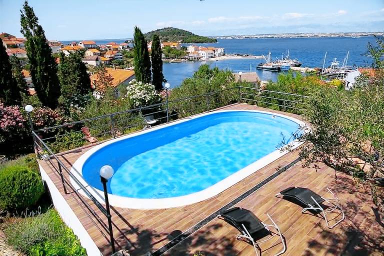 Rental apartment with pool & garden in Zadar