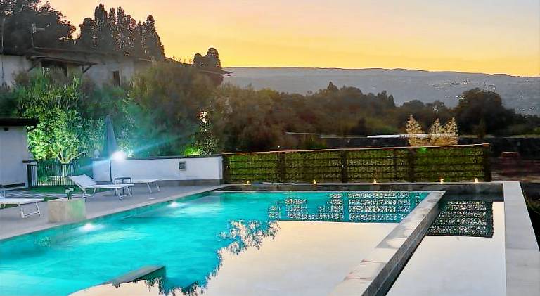 Lodge with patio, yard & jacuzzi | Dogs allowed in Giarre