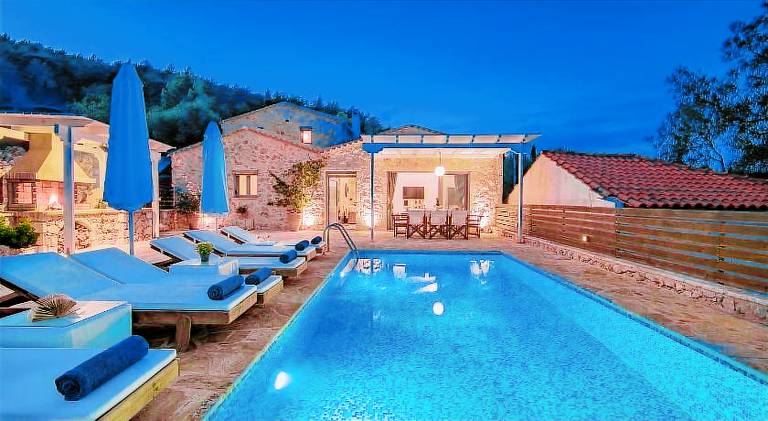 Villa with garden & private pool — photo 2
