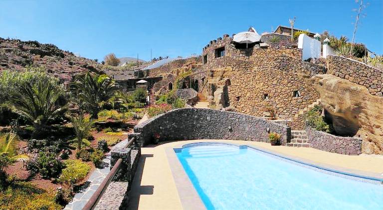 Beautiful holiday apartment with pool | Pet-friendly in Tías