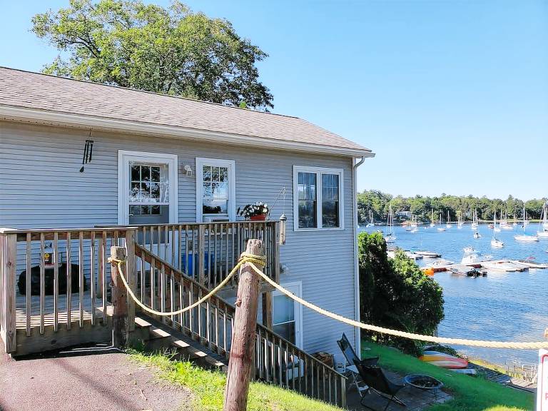 House Malletts Bay