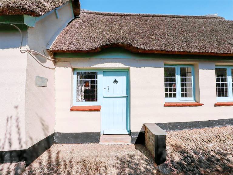 Cottage with garden | Beach view — photo 2