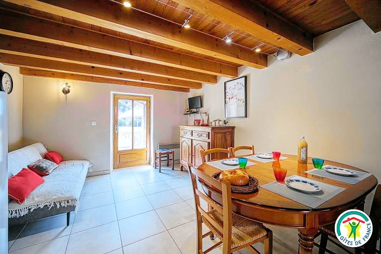 Gite with terrace & yard — photo 4
