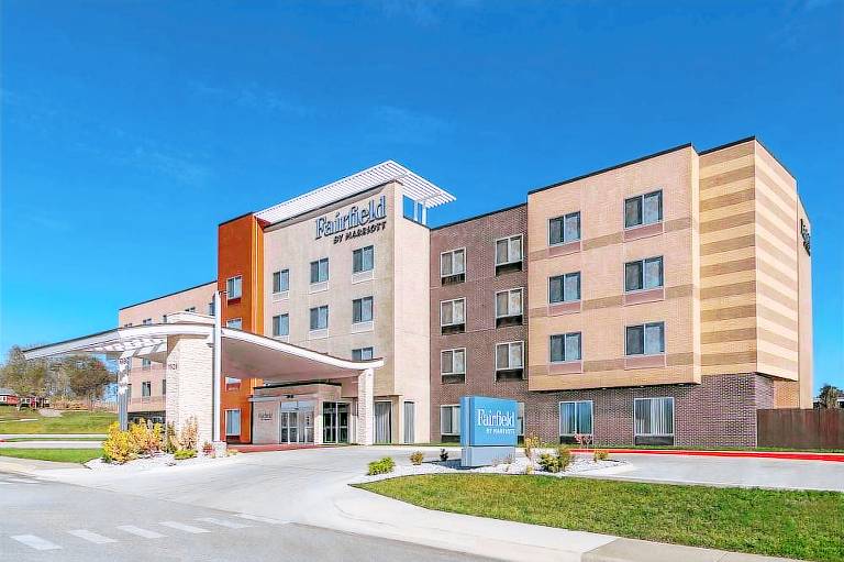 Fairfield by Marriott Inn & Suites Kansas City at The Legends