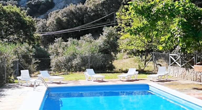 Lodge with yard, barbecue & pool — photo 2