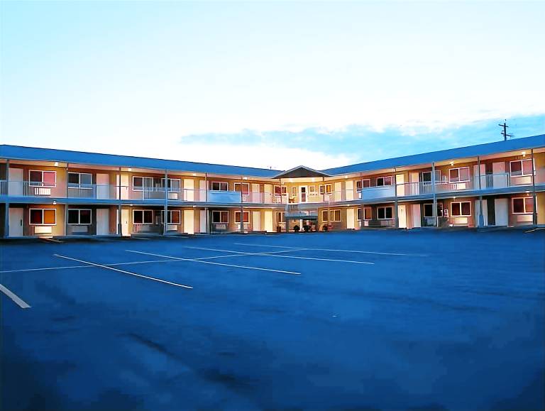 Shoreside Inn & Suites in Wabamun, AB