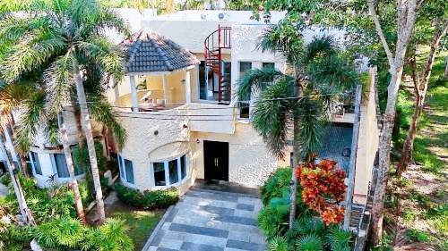 Villa with patio, garden & private pool in Rawai