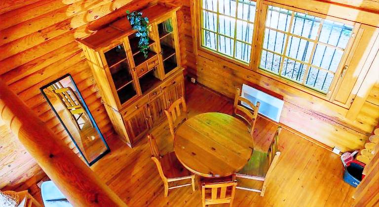 Chalet with terrace & yard — photo 3