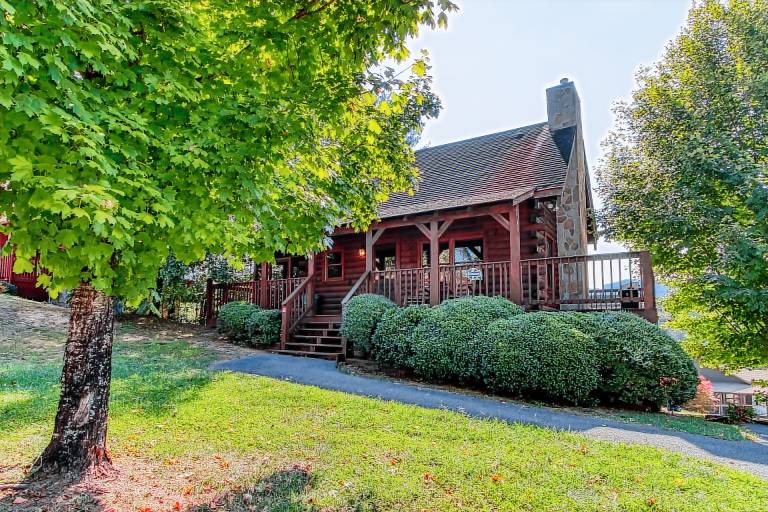 Family-oriented pleasant cabin with pool, terrace & barbeque | Mountain view | Dogs allowed — photo 2