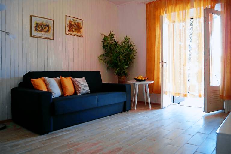 One bedroom apartment with terrace and sea view Jelsa, Hvar (A-15348-b) — photo 2