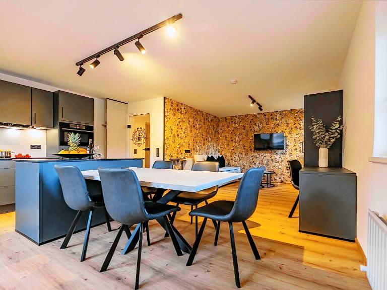 Holiday apartment with yard — photo 2