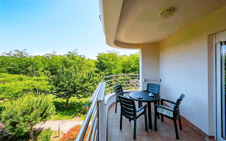 Holiday apartment with barbeque & garden — photo 3