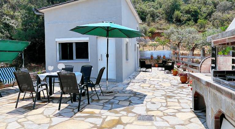 House with grill, terrace & yard — photo 5