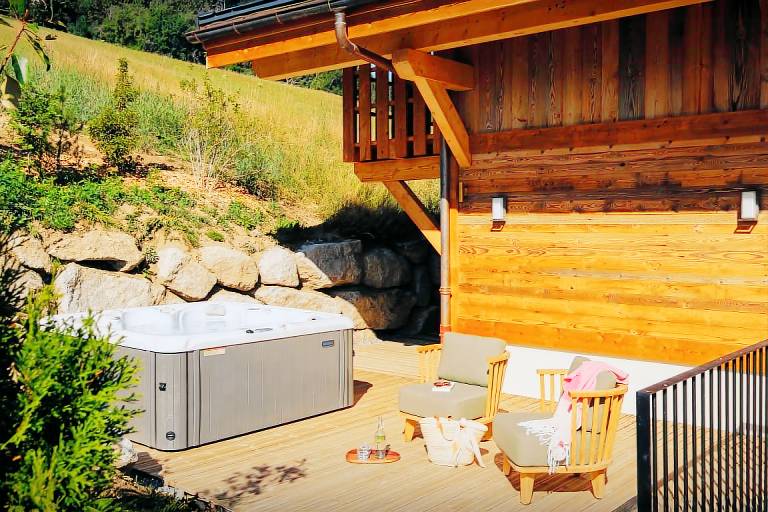 Superb chalet for 12 with sauna, hot tub and home cinema - OVO Network in Combloux