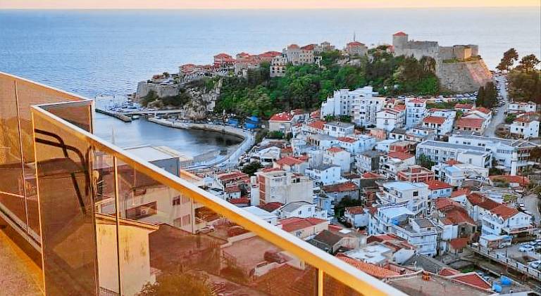 Holiday apartment with terrace — photo 2