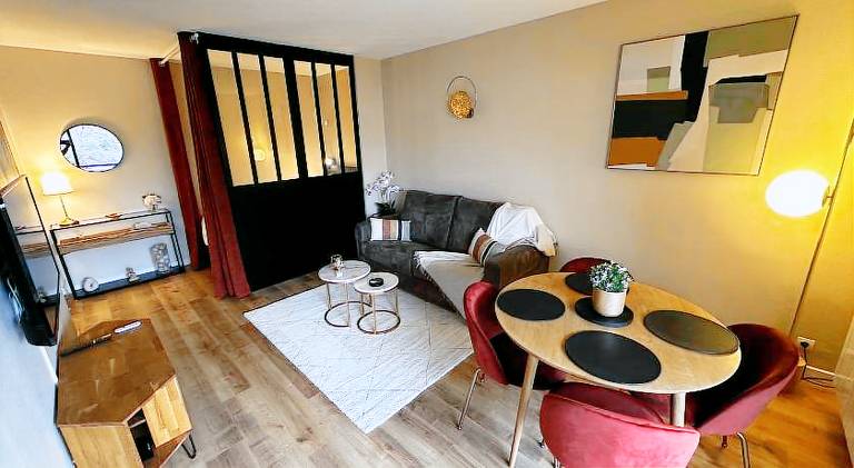 Apartment with 1 room for 4 persons in Merignac