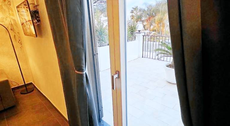 Serviced apartment with patio & yard | Pets are welcome — photo 5