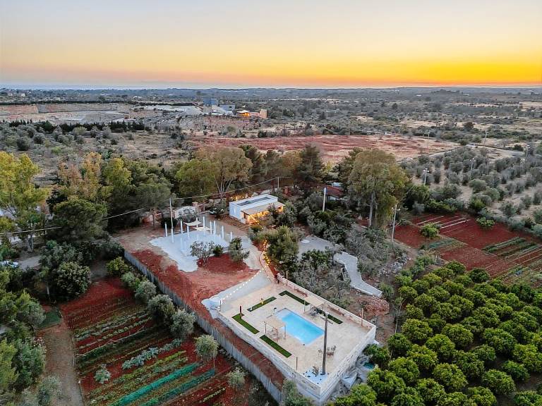 Villa with private pool, barbeque & garden — photo 4
