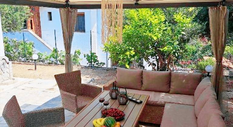 Charming villa with terrace | Next to the beach | Pets are welcome in Kavala