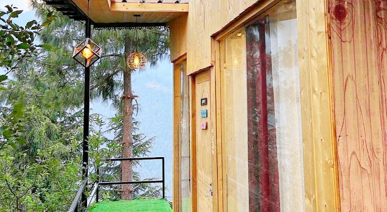 Cabin with jacuzzi & garden — photo 4
