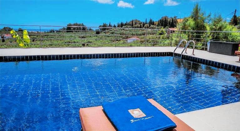 Lovely villa with patio, private pool & jacuzzi | Good for workation | Pets allowed in Zakynthos