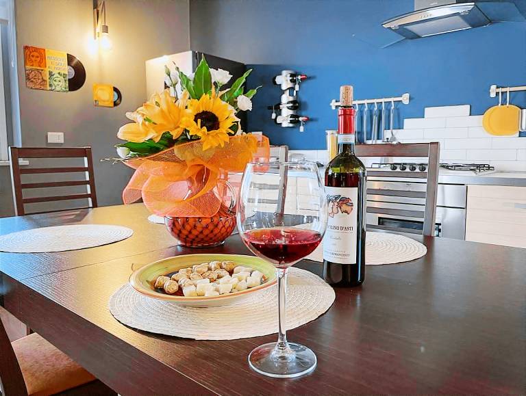 Charming hostel with yard & patio | Pets are welcome in Asti