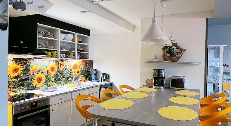 Holiday apartment with terrace, garden & grill — photo 3