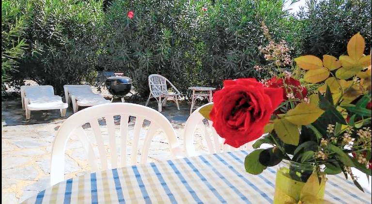 Holiday apartment with garden, terrace & barbecue in L'Escala