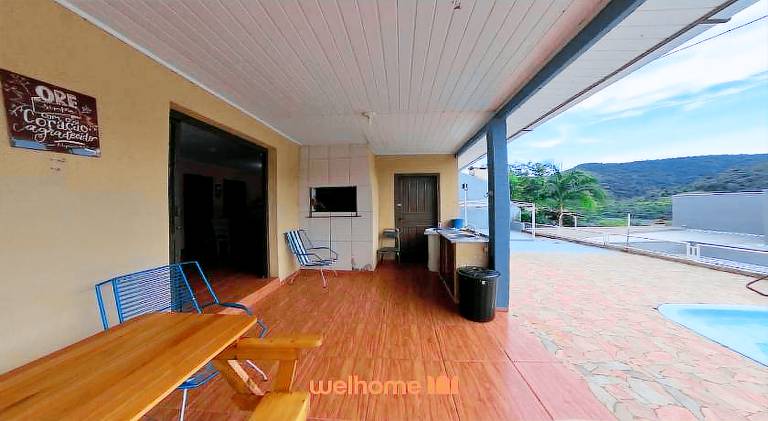 House with pool — photo 5