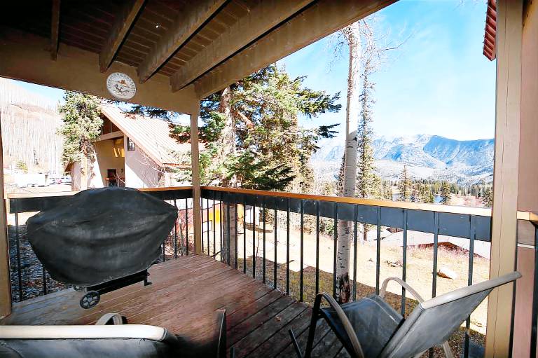 Completely Remodeled Ski in/Ski Out condo - Amazing Views and Great Deck — photo 2