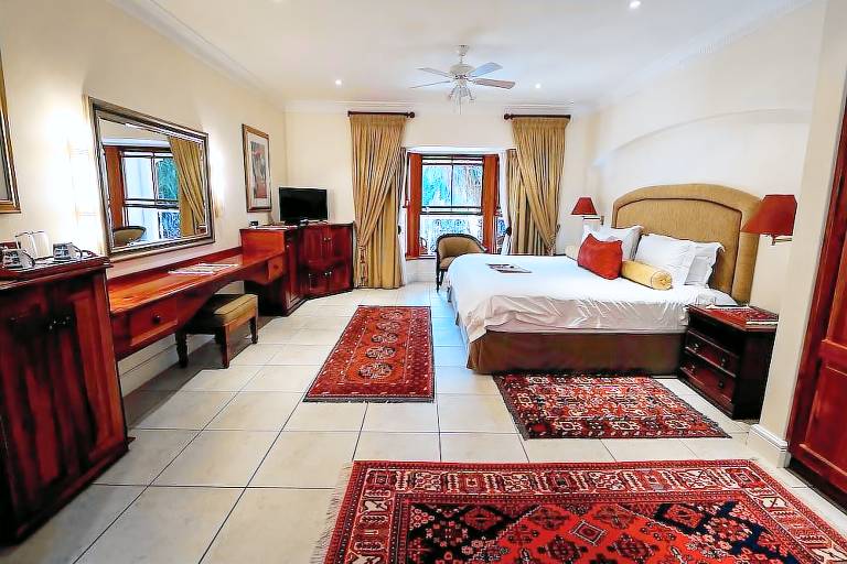 Bed & Breakfast  Oudtshoorn