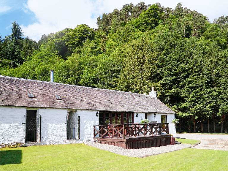 Family-friendly beautiful cottage with garden & barbecue | River view | Dogs allowed in Perth