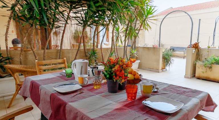 Vacation home with garden & patio — photo 4