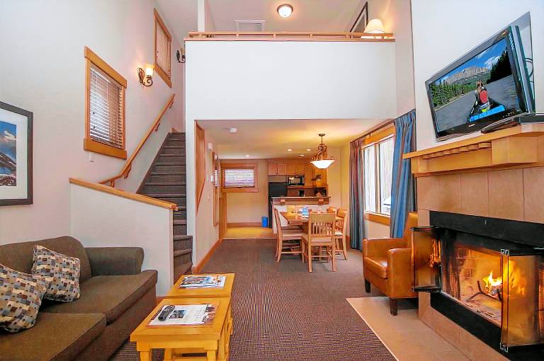 Serviced apartment with pool, patio & sauna — photo 2