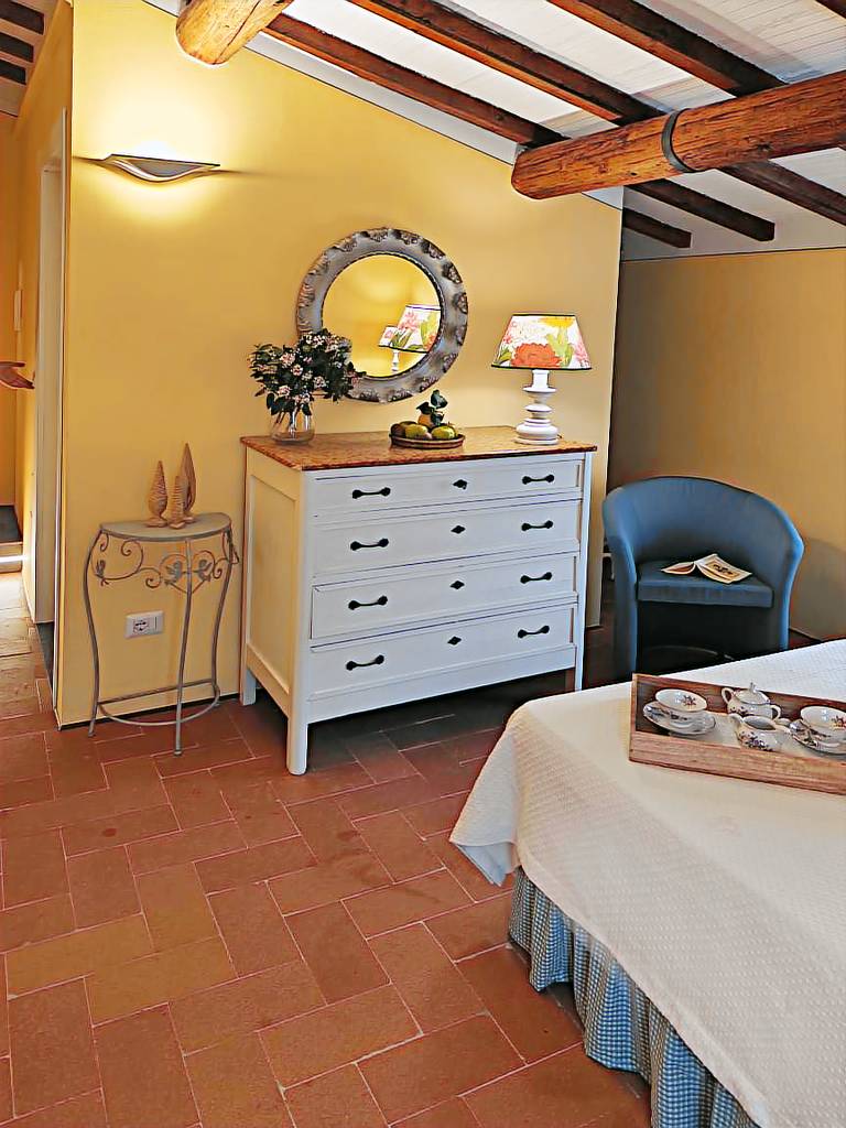 Family-friendly private room with jacuzzi, yard & BBQ | Nature view | Pets are welcome — photo 3
