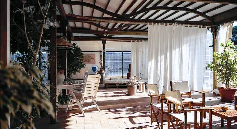 Rental apartment with yard & pool — photo 2