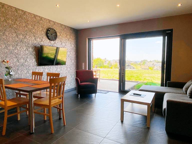 Holiday apartment with patio, barbeque & yard | Mountain view — photo 3