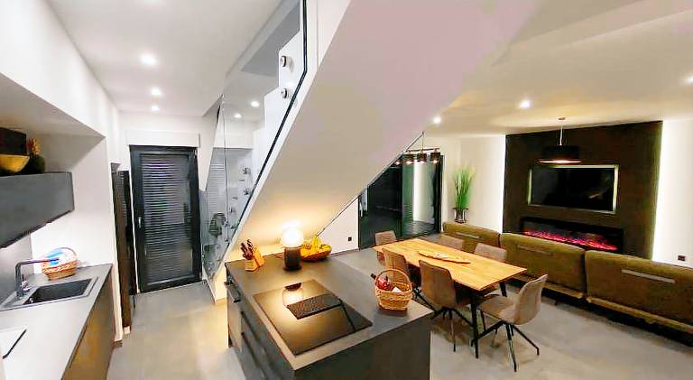 Spacious villa with pool & jacuzzi | Dogs allowed — photo 2