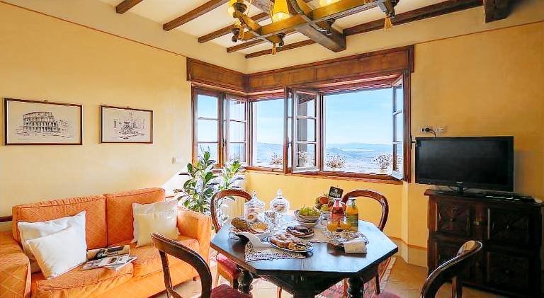 Holiday apartment with 3 rooms for 7 persons in Cortona