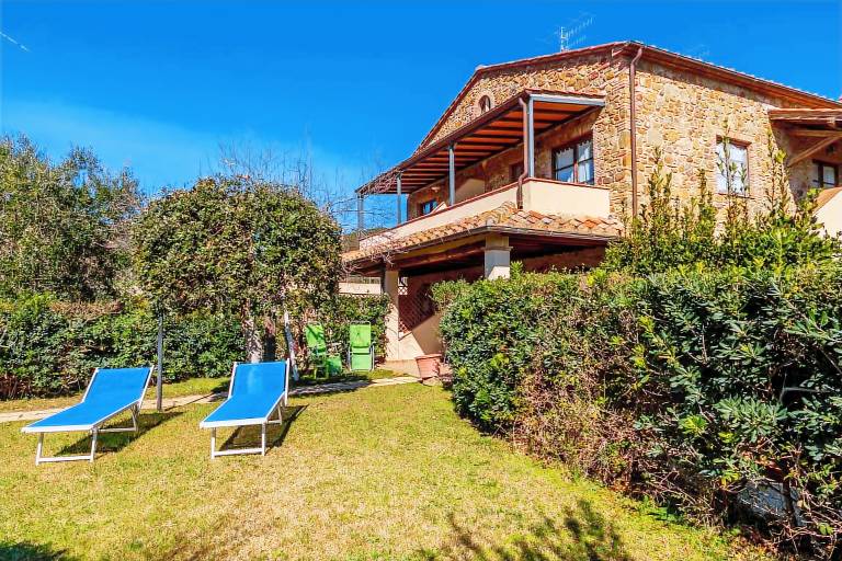 Apartment 'Villa Rosanna' with Private Terrace, Private Garden and Air Conditioning in Castiglione della Pescaia